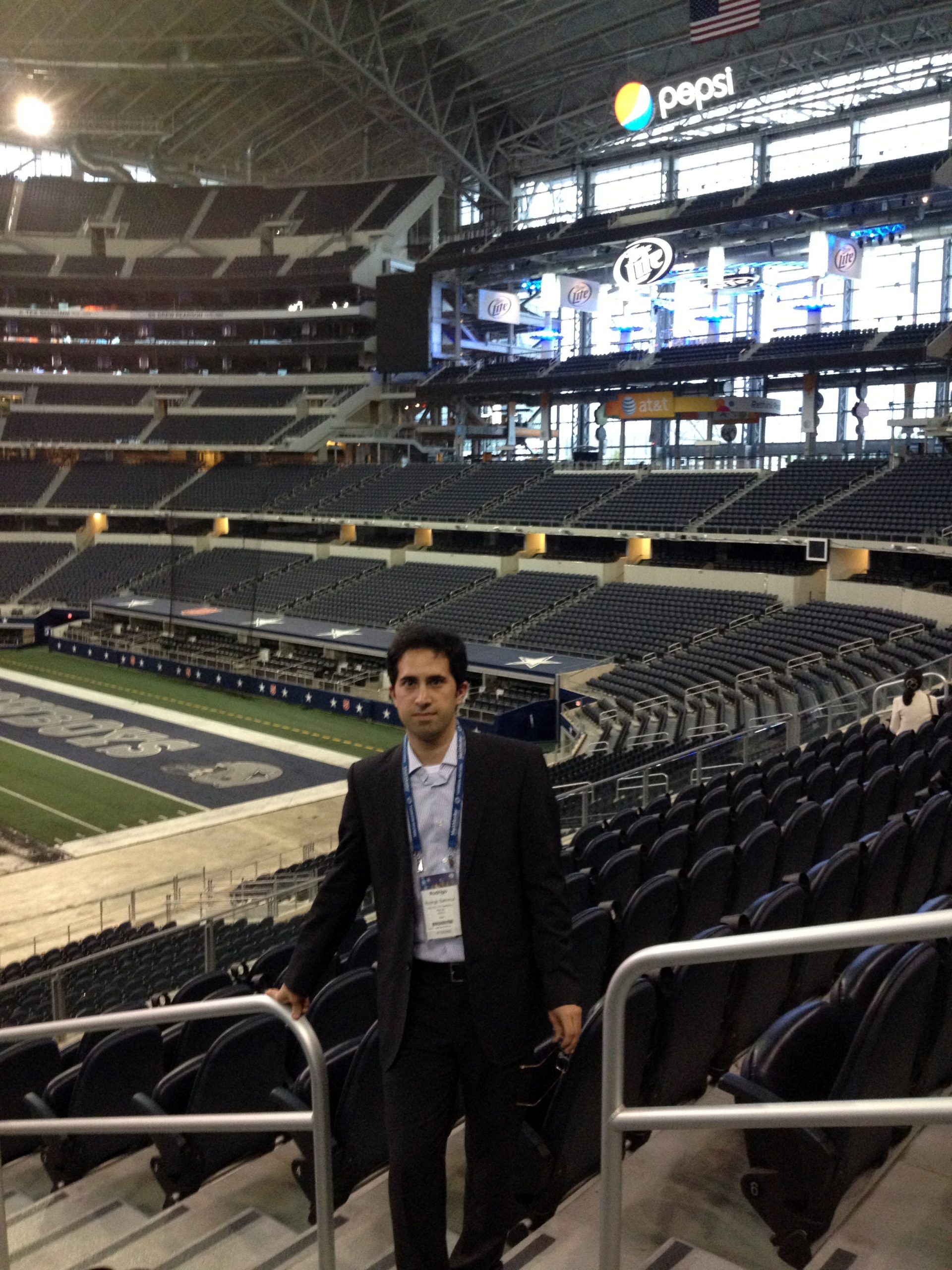 Rodrigo Sammut en el estadio de los Cowboys de Dallas 